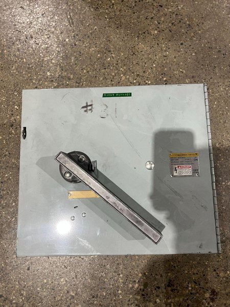 I-T-E V7H3605 PANEL MOUNT SWITCH 600 V 400 A 3P USED