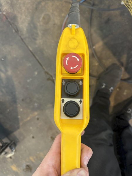 (NEW) 2000 LB X 24&quot; X 60&quot; HERKULES HYDRAULIC LIFT TABLE. STOCK # 0887025