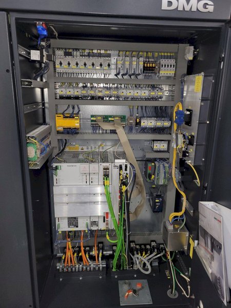 DMG Deckel Model 1035 4 Axis High Precision Vertical Machining Center