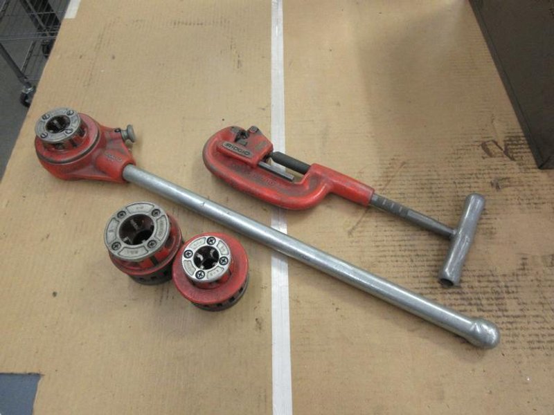 Rigid Large Pipe Cutter and Pipe Threading Ratchet and Dies, 1/2&quot;, 3/4&quot;, 1&quot;- Auction Item
