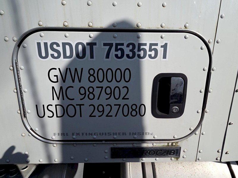 Kenworth T800 AeroCab Legacy Sleeper Truck, 2013 – Paccar Engine, Eaton Fuller Transmission