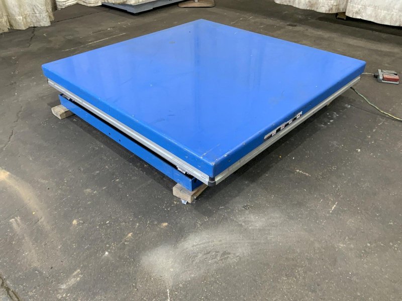 3300 LB GLOBAL INDSUTRIAL HYDRAULIC SCISSOR LIFT TABLE : STOCK #81179