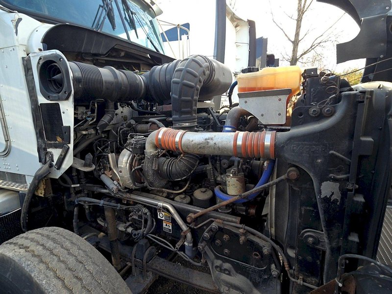 Kenworth T800 AeroCab Legacy Sleeper Truck, 2013 – Paccar Engine, Eaton Fuller Transmission