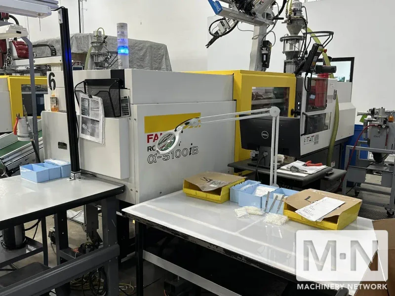 138 TON 3.4 OZ MILACRON FANUC ROBOSHOT MODEL S-110iA INJECTION MOLDING MACHINE MFG 2022