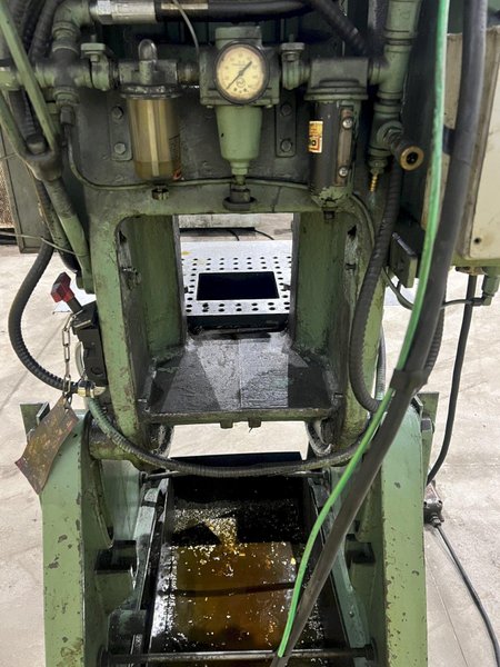 30 TON BROWN AND BOGGS OBI PRESS, 2.5" STROKE: STOCK #20250