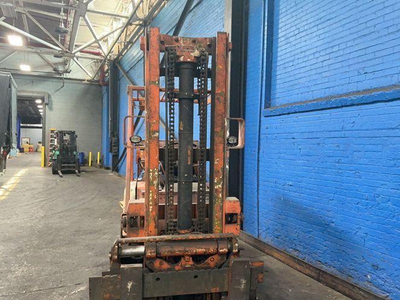 CLARK 6000 LBS PROPANE FORKLIFT  -  C500-60