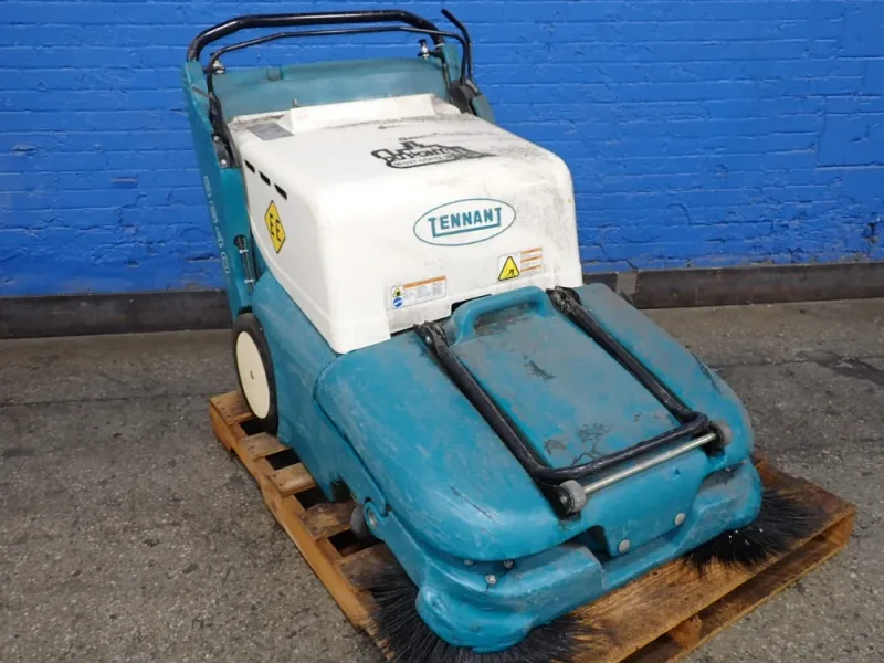 TENNANT 32" FLOOR SWEEPER  -  3640