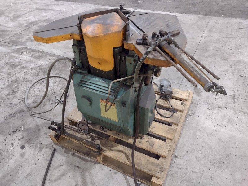 8&quot; X 8&quot; COMACA HYDRAULIC NOTCHER / NOTCHING MACHINE: STOCK #21131
