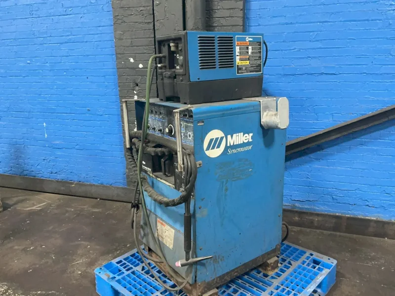 MILLER 300 A WELDER   -  SYNCROWAVE 350LX
