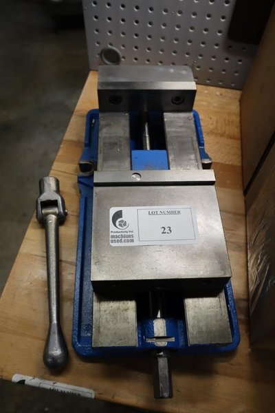 Kurt D688 6&quot; Machine Vise, Steel Jaws, Handle- Auction Item