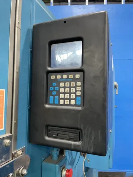 THERMOTRON INDUSTRIES 28” X 28” X 30” CHAMBER ENVIRONMENTAL TEST CHAMBER W/ SHAKER  -  FX-12-CHV-5-5