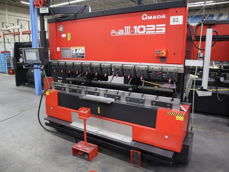 Amada FABIII-1025 CNC Hydraulic Press Brake, 110 Ton x 98.4&quot;, AMNC PC Control, Up-Acting, 6- Axis BG, Light Curtain- Auction Item