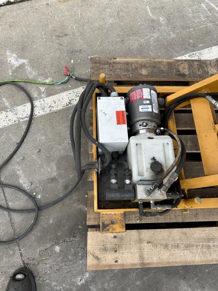 4000 LB PRESTO ECOA MODEL #CLTLT HYDRAULIC  TILTING LIFT TABLE: STOCK #78096