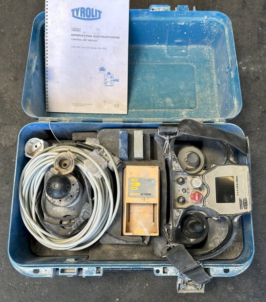 TYROLIT WSE1621 Wall Saw Complete w/ Motor, Blade Guard, Controller with Remote, Track and TYROLIT WCU17P (WCE17 Kit For WSE 1621 Wire Saw)