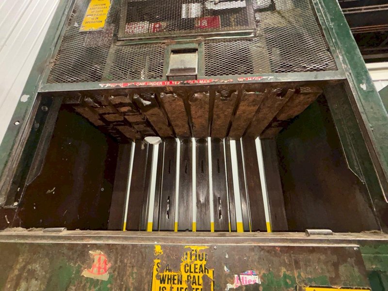 30&quot; x 60&quot; PIQUA MODEL #HD2200-3060 HYDRAULIC VERTICAL BALER: YOBRO #24418