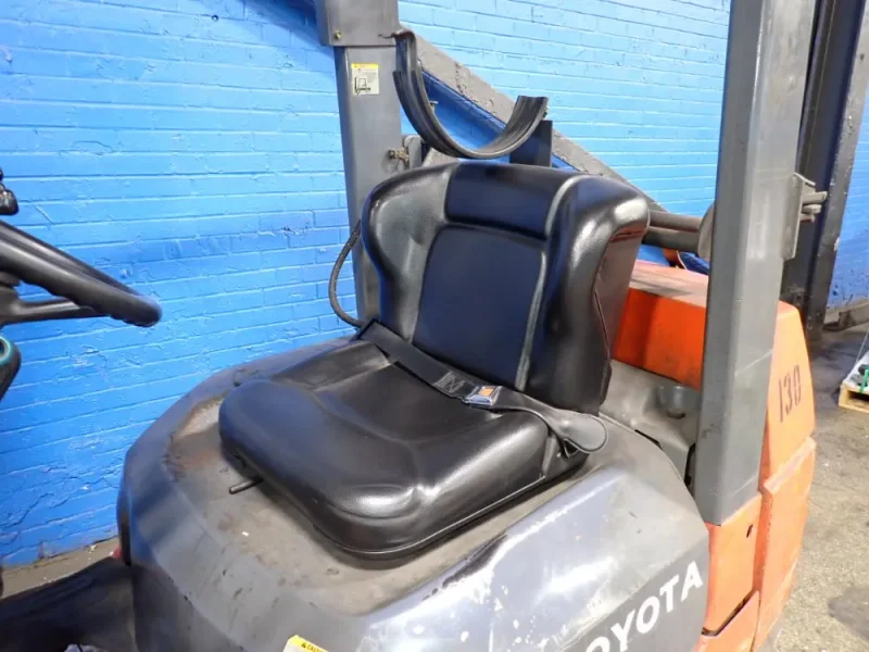 TOYOTA 5600 LBS PROPANE FORKLIFT  -  7FGCU30