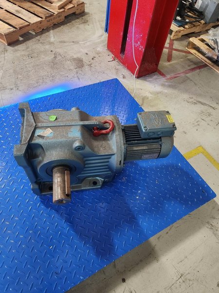 SEW EURODRIVE GEARMOTOR DFT100L4 K97DT100L4 USED