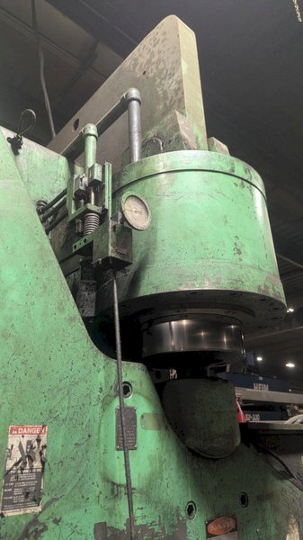 1000 Ton x 16′ Cincinnati CNC Press Brake, 1974 – CNC 150 Autogauge Control, 34′ Overall Length