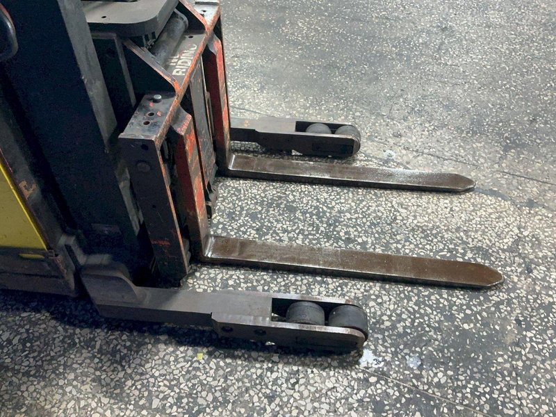 Raymond 3000 Lbs Electric Stand Up Fork Lift - 020-f30 Tt