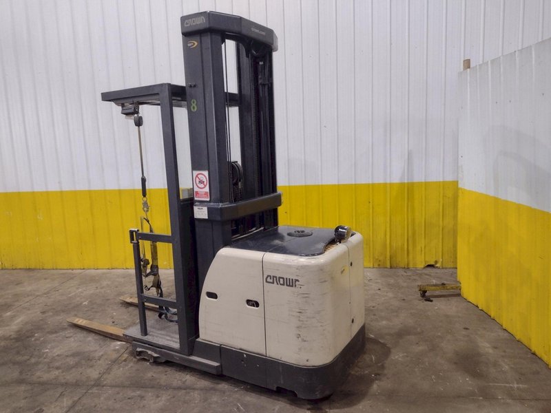 CROWN ORDER PICKER FORKLIFT: YOBRO #25680