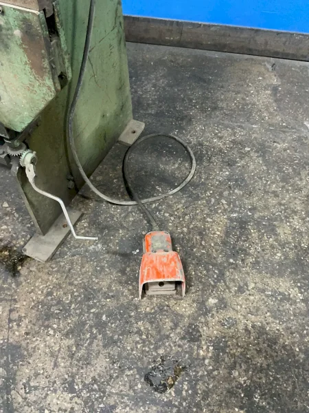 CHICAGO, DREIS, &amp; KRUMP 11 TONS PRESS BRAKE  -  131