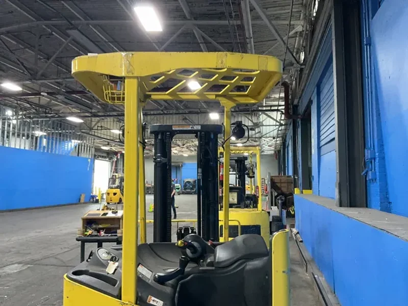 HYSTER 2850 LBS ELECTRIC STAND-UP FORKLIFT  -  E30HSD3-18
