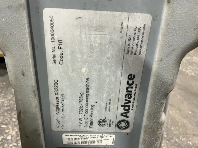 ADVANCE 24" FLOOR SCRUBBER  -  X3220C