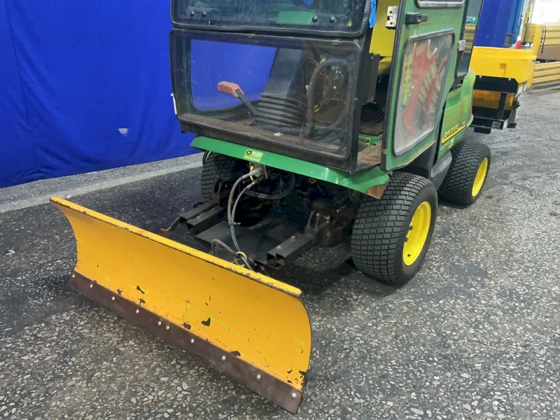 JOHN DEERE 54" BLADE 4WD TRACTOR W/SNOW PLOW &amp; SALT SPREADER  -  1435