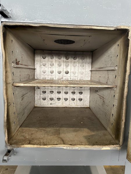 INDUSTRIAL OVEN W/ HONEYWELL CONTROL. STOCK # 0235925.