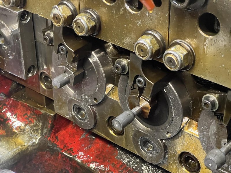 Chun-Zu Model CBP-165S Five Die Bolt Former