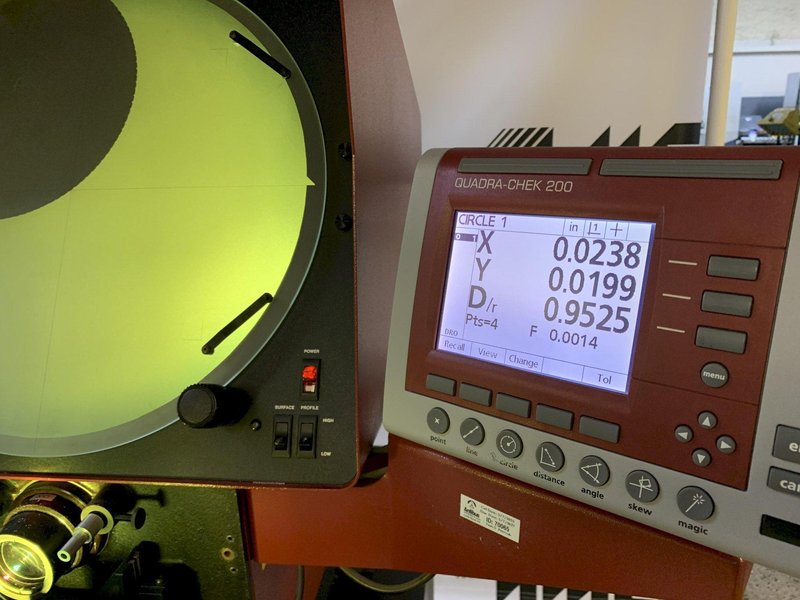 STARRETT HE400 Comparator, 10x, DRO, Surface, Cabinet Base.