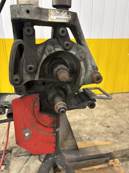 VICTAULIC MODEL #VE272SFS 300 ROLL GROOVING TOOL &amp; RIDGID 300-T2 BASE: STOCK #23120