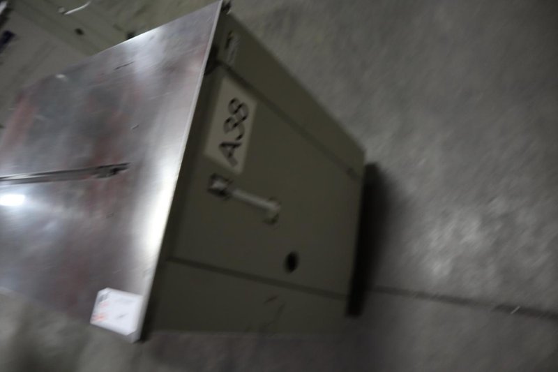 ULINE H-959 Poly Strapping Machine, Semi-Automatic, Portable on Casters- Auction Item