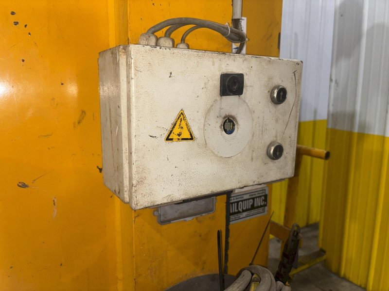 (4) 20 TON (160,000 LBS TOTAL) RAILWAY / NEUERO HEAVY DUTY MOBILE VERTICAL LIFT JACKS: YOBRO #23870