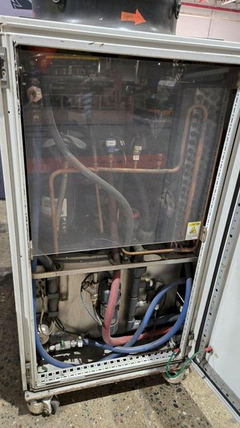 IPG PHOTONICS LC71. 01-A. 4. 5/6 LASER CHILLER, 400/480V, 3PH USED