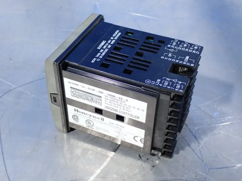 HONEYWELL ELECTRONIC THERMOSTAT  -  DC2500-EE0L00-200-10000-E0-0