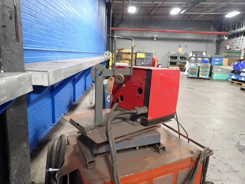LINCOLN 250 A WELDER   -  DC-250