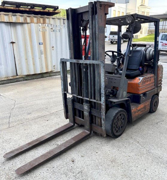 4700 Lb. Toyota Lift Truck, Hard Tire, Triple Stage Mast, LP Gas