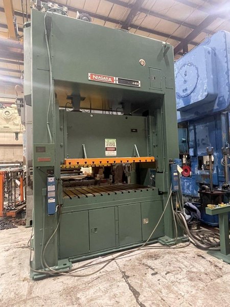 300-ton Niagara SE2-300-84-48 UH, 330 ton Straight Side Double Crank Mechanical Metal Stamping Press For Sale, Year 1992
