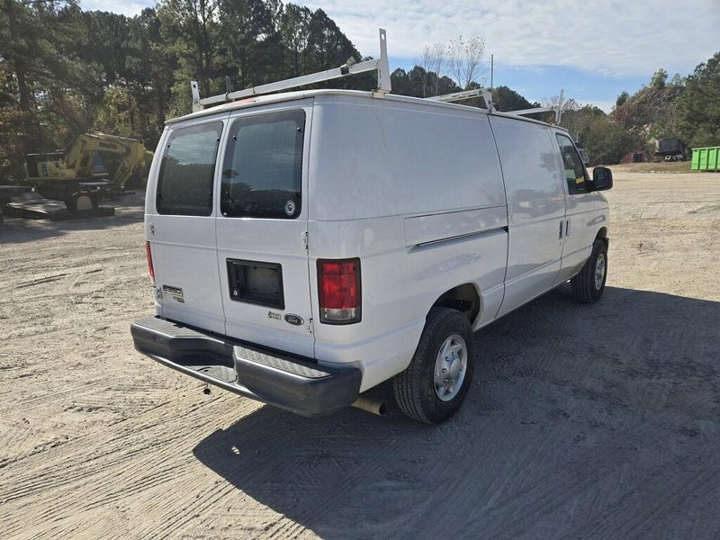 Ford Econoline E-350 Cargo Van, 2013 – 5.4L V8 Commercial Work Van