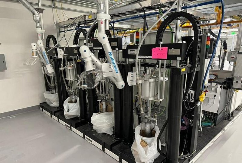 KUKA KR60-3 6-Axis Robotic Adhesive Dispensing Work Cell, 2020 – Atlas Copco Metering and Dosing System