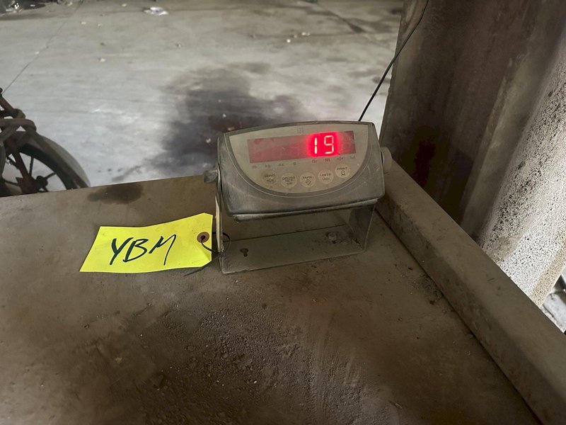 48&quot; X 48&quot; FLOOR SCALE WITH DIGITAL READOUTS: STOCK #23176