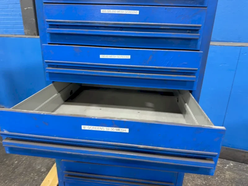 9 DRAWERS TOOL CABINET