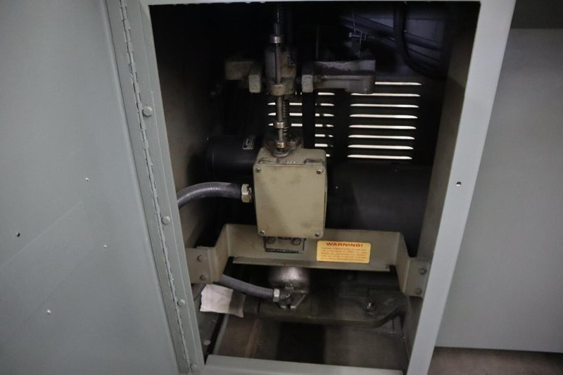 Hardinge HLV-H Toolroom Lathe, Variable Speed Spindle, Power Feeds, Threading, 5C Closer, Chucks- Auction Item
