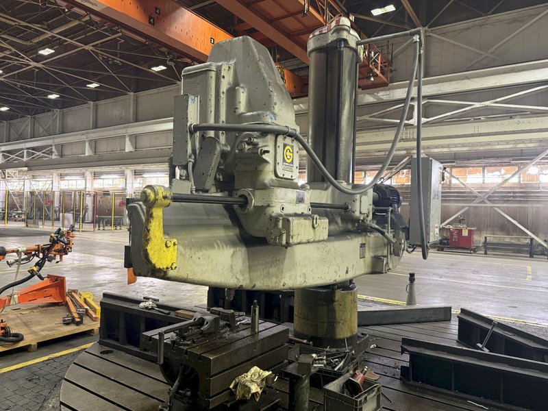 8&#039; ARM x 19&quot; GIDDINGS &amp; LEWIS MODEL #956-CHIPMASTER RADIAL ARM DRILL ON 360° T-SLOTTED BASE: STOCK #23544
