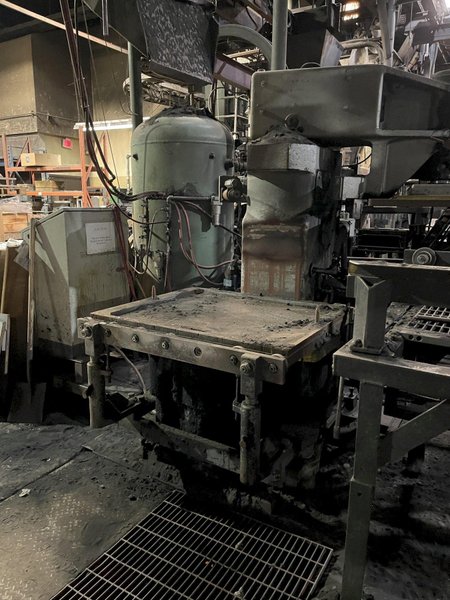 BMM model qjs 219 model s1202 semi automatic molding machine s/n dh 11902 with controls