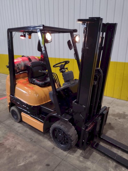 4,700 LBS TOYOTA MODEL #42-6FGCU25 LP GAS FORKLIFT: STOCK #23743