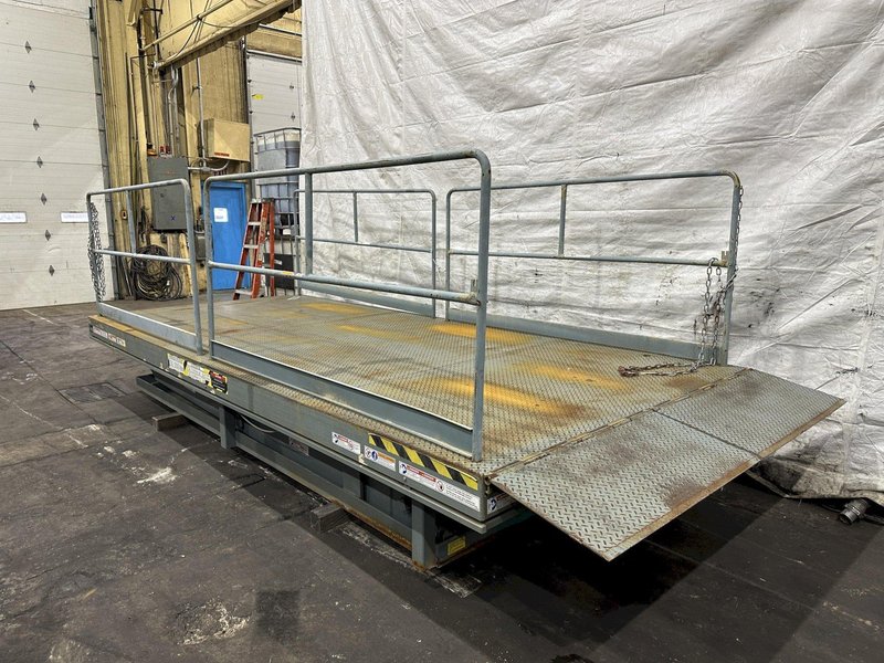 30,000 LB METRODOCK HYDRAULIC SCISSOR LIFT TABLE: STOCK #79256