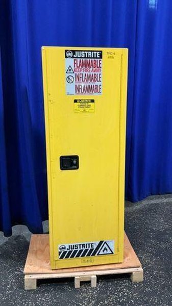 JUSTRITE 22 GAL / 3 SHELVES FLAMMABLE STORAGE CABINET