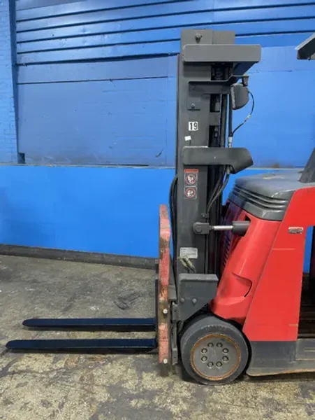 RAYMOND 4000 LBS STAND UP FORK LIFT  -  R40-C40TT
